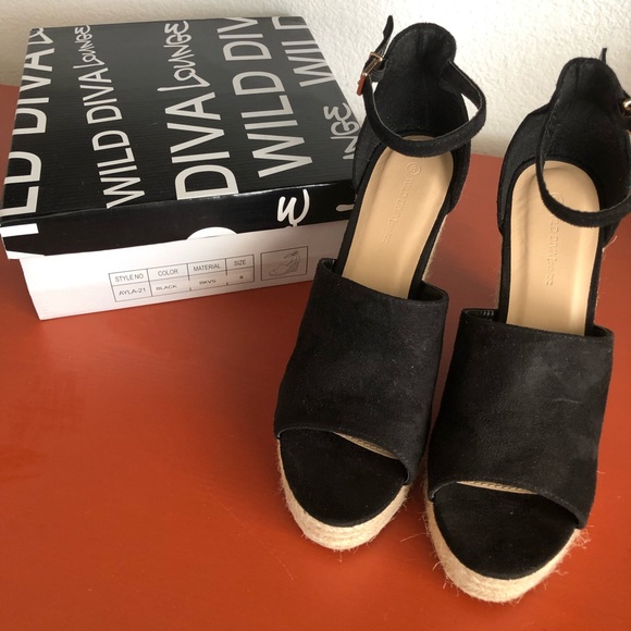 Wild Diva Ayla Wedges - Picture 2 of 2